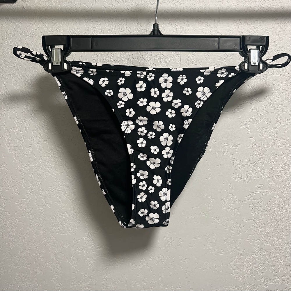 Cabana del Sol Black and White Floral Bikini Bottom and Cover NWOT